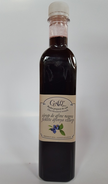 A fekete áfonya kiemelkedően sok káliumot, kálciumot, vasat, magnéziumot, mangánt, ként, foszfort tartalmaz. Legfontosabb összetevői többek között az antioxidánsok.